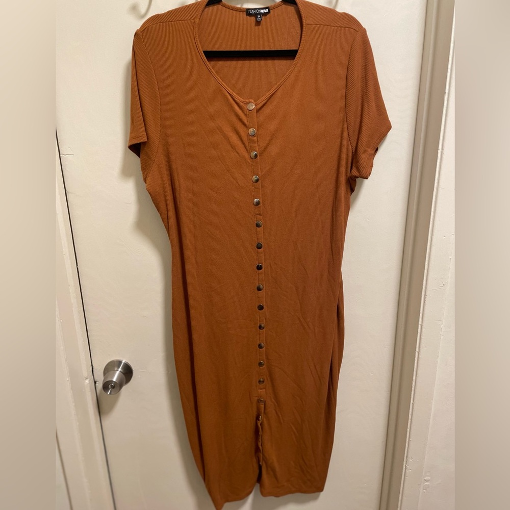 Fashion Nova Ribbed Button-Front Midi Dress – 3X (Rust Brown)